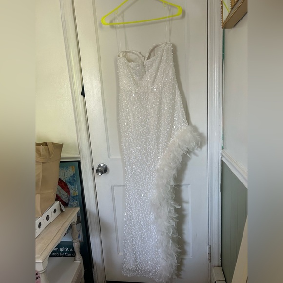 Elegant Strapless White Dress - Picture 4 of 5